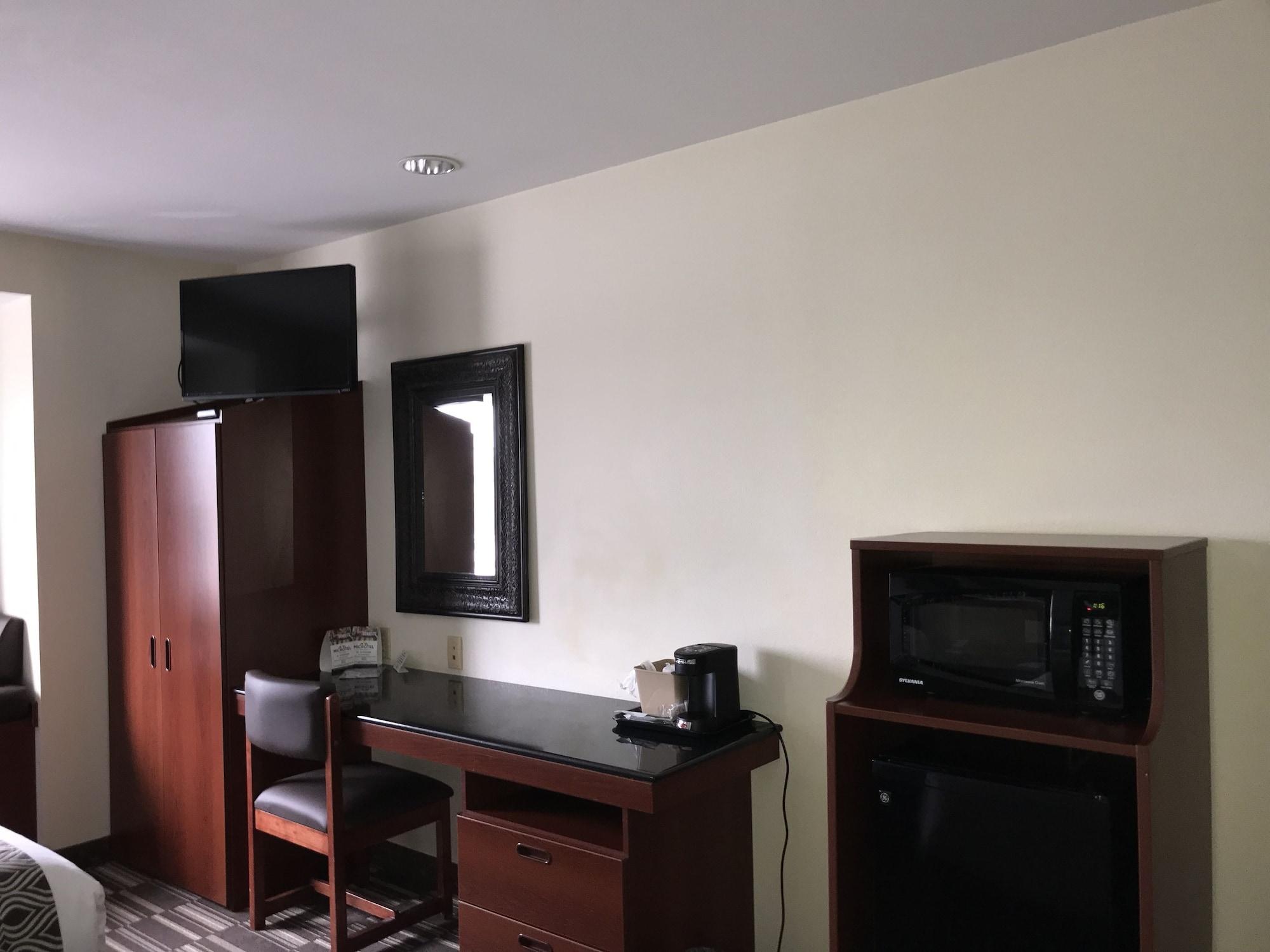 Microtel Inn & Suites By Wyndham Indianapolis Airport מראה חיצוני תמונה