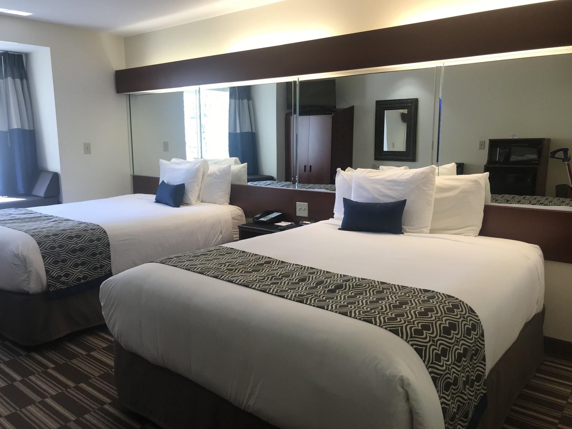 Microtel Inn & Suites By Wyndham Indianapolis Airport מראה חיצוני תמונה