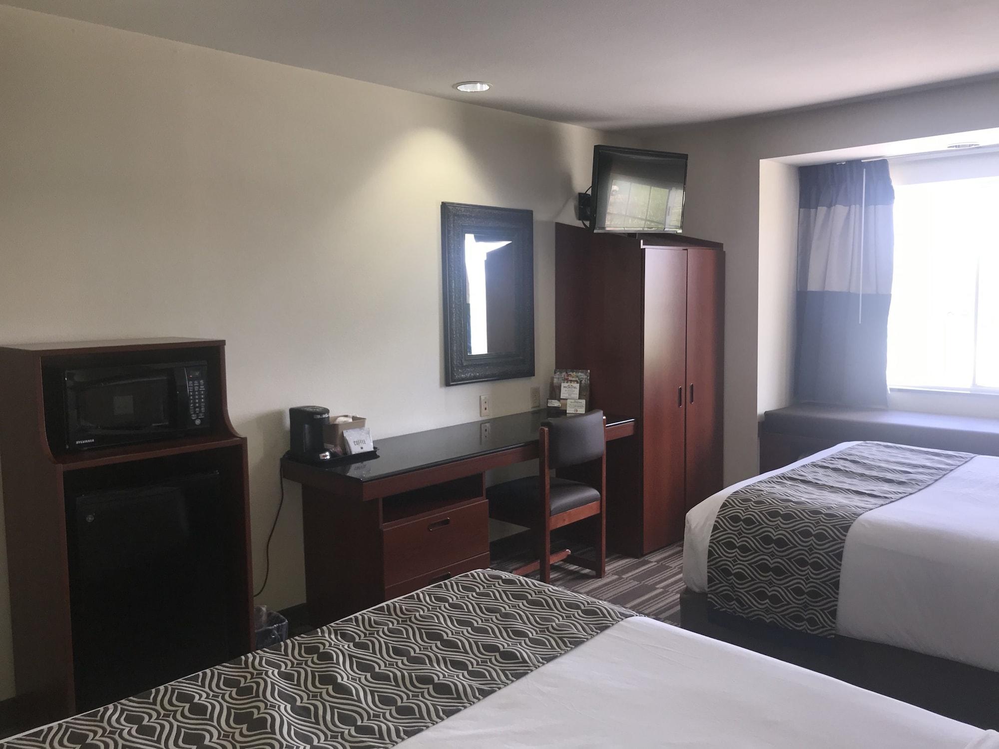 Microtel Inn & Suites By Wyndham Indianapolis Airport מראה חיצוני תמונה