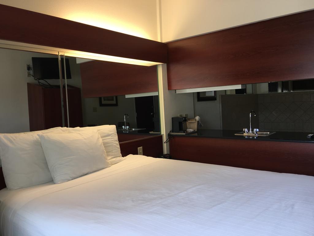 Microtel Inn & Suites By Wyndham Indianapolis Airport מראה חיצוני תמונה