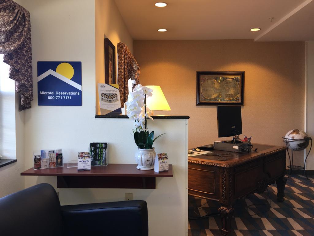 Microtel Inn & Suites By Wyndham Indianapolis Airport מראה חיצוני תמונה