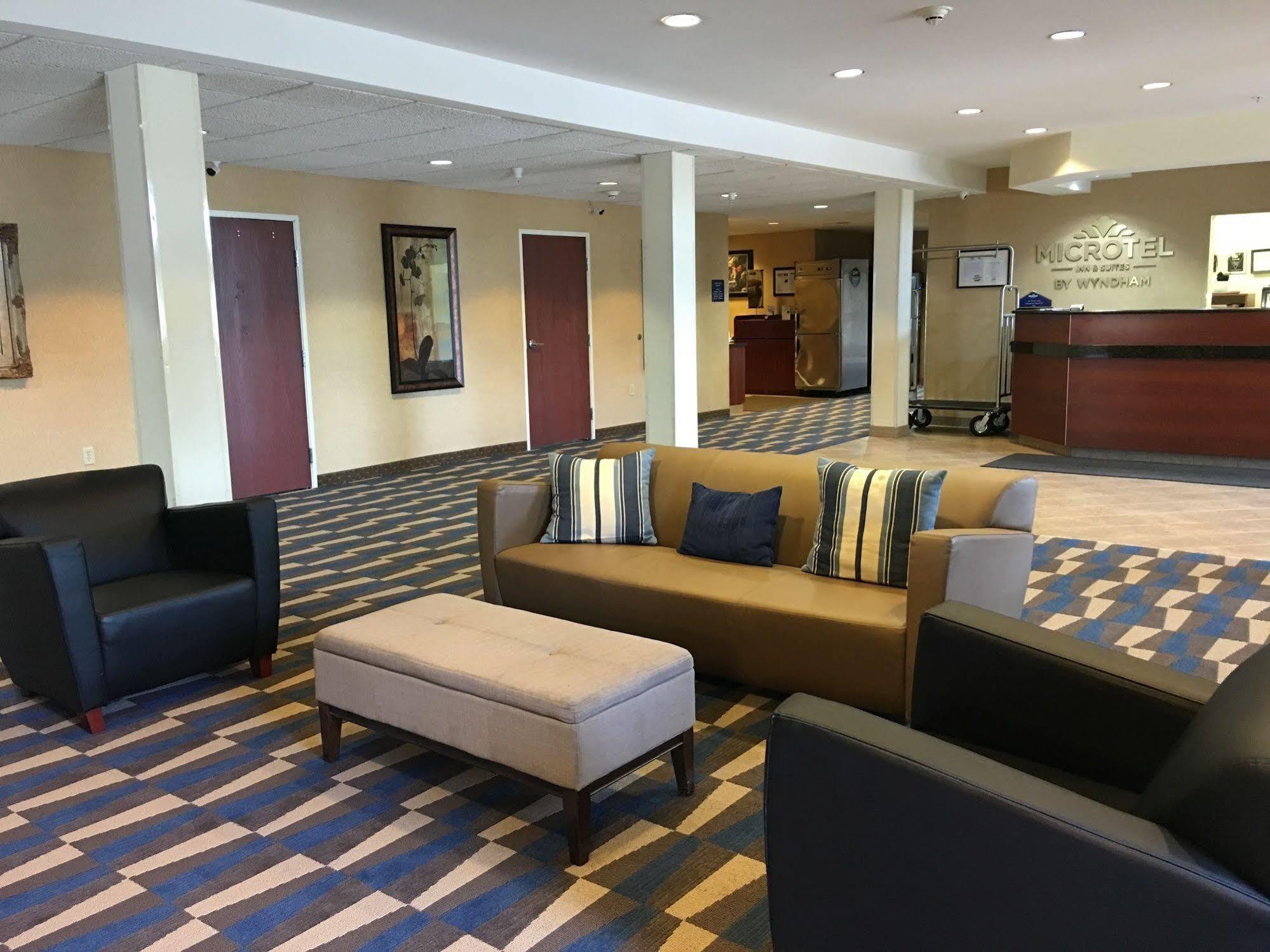 Microtel Inn & Suites By Wyndham Indianapolis Airport מראה חיצוני תמונה