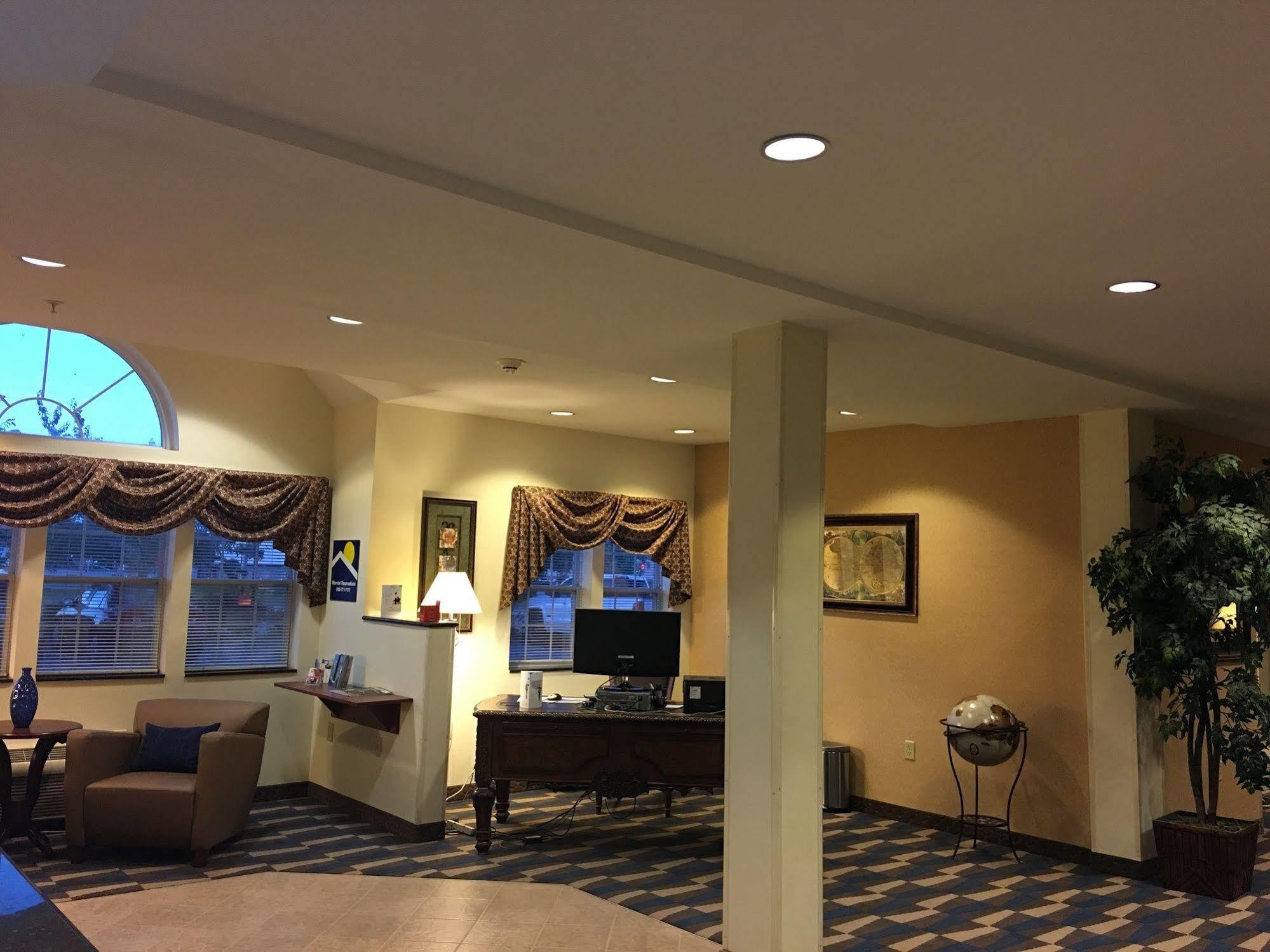 Microtel Inn & Suites By Wyndham Indianapolis Airport מראה חיצוני תמונה